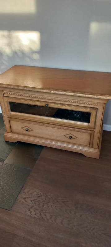 Houten tv meubel met lade en glazen klep