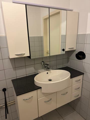 Vergeven - Wastafelmeubel gratis af te halen.