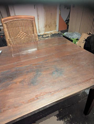 Koloniale eettafel met 4 stoelen