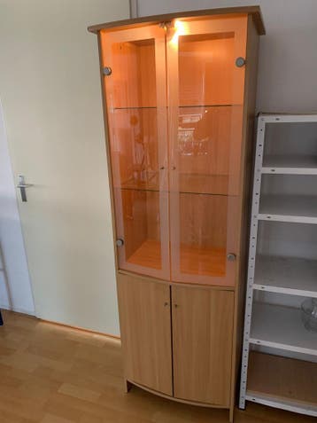 Vitrinekast met verlichting
