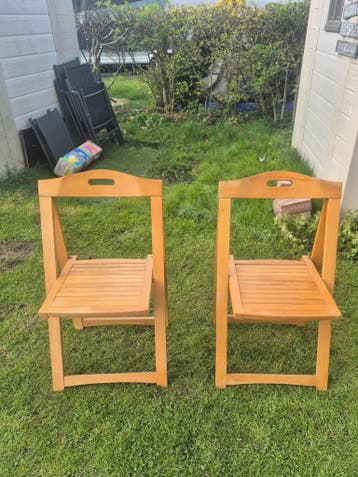 2x Houten inklapbare tuinstoelen