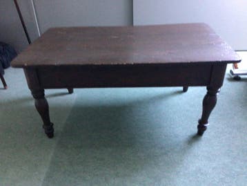 Gratis! Houten salontafel - Klassiek en robuust