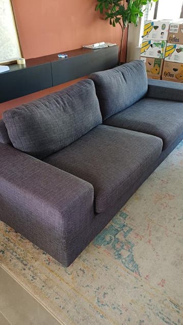 Donkergrijze stoffen bank