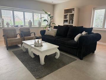 Complete zithoek met bank, 2 fauteuills en 2 salontafels