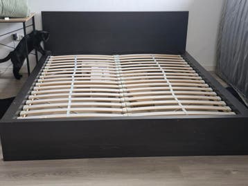 Bed IKEA Malm (laag) 160x200 zwart (bezorging mogelijk)