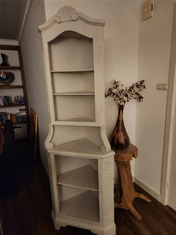Antieke hoekkast 210 cm hoog - Charmant en functioneel