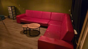 Rode kunststofleren hoekbank