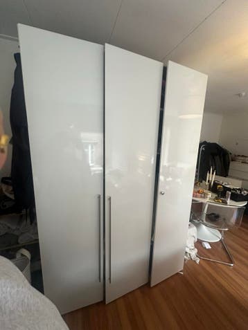 Gratis 3-deurs kledingkast (voor klusser of houtgebruik)