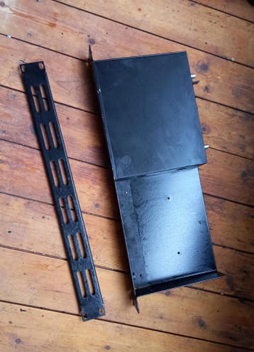 AKG sr300 microfoon ontvanger, incompleet, 19 inch rack unit