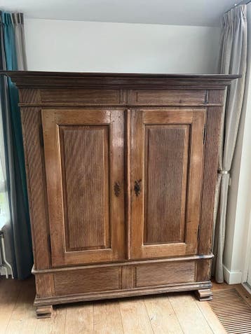 Gratis Massieve Eikenhouten kast (met spoed weg)