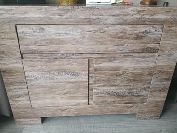 Commode met houtnerf, twee deuren en lade