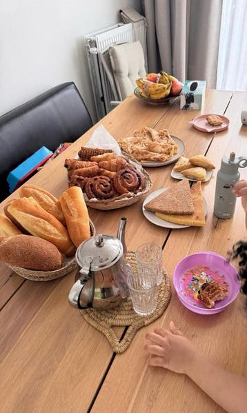 GRATIS OPHALEN Eettafel met eetbank en stoelen