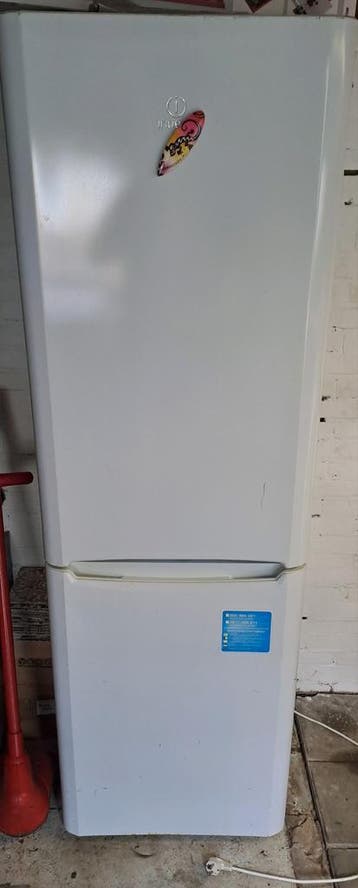 Indesit Koel-vriescombinatie - Wit (vries gedeelte defect)
