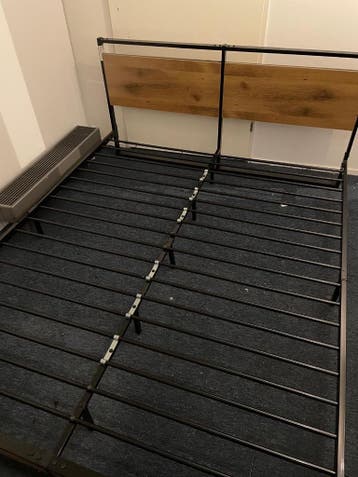 Bedframe gratis