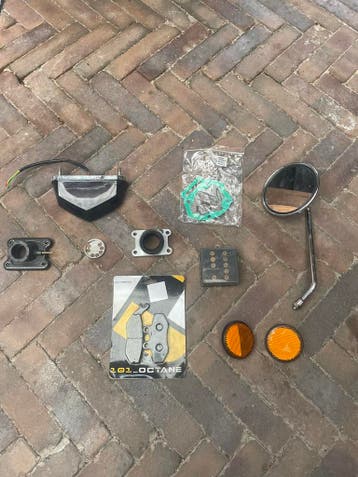 Diverse brommer onderdelen