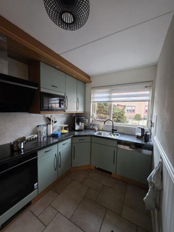 Nette L-vormige keuken met Siemens apparatuur