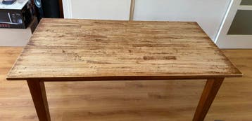 Houten eettafel