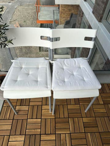 Gratis 4 stuks IKEA stoelen