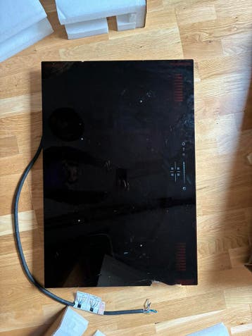 Inductiekookplaat werkend (wel beschadigd!!)