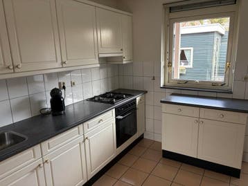 Prima keuken in goede staat met Bosch en Pelgrim apparatuur