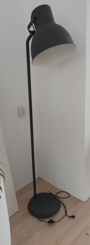 Zwarte vloerlamp van Ikea *gratis ophalen*