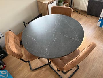 IKEA ronde tafel zwart - kleine beschadigingen