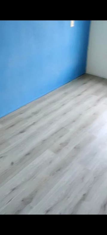 Grijze laminaatvloer ~70m2 - Zelf verwijderen