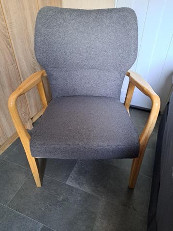 Gratis ophalen in Markelo, beuken stoel met teddy stof.