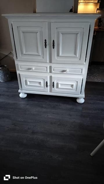 Mooie witte kast gratis af te halen