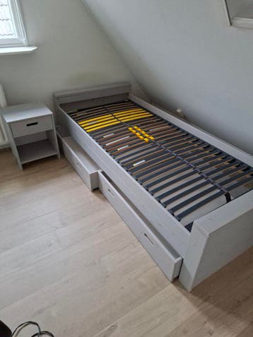 Jongensbed met laden.90x200
