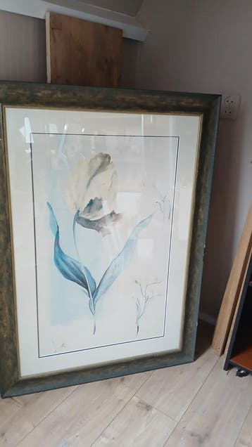 Grote houten lijst met prent Iris