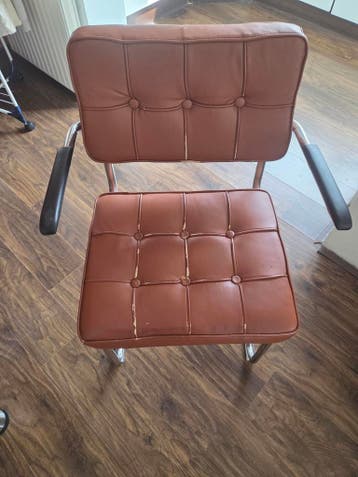 4 leren eettafelstoelen, 2 cognac, 2 donkerbruin