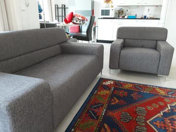 Tweezitsbank en stoel. Stof. Gratis.  Ophalen .