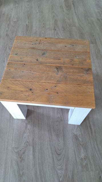 (Bijzet) tafeltje van steigerhout GRATIS
