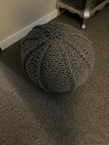 Grijze poef/zitzakje GRATIS