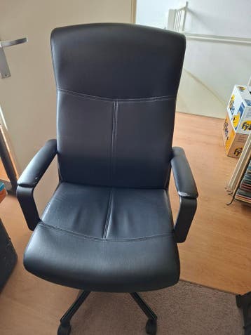 Inboedel studeerkamer bureau boekenkasten  bureaustoel