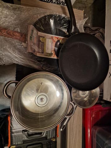 Pannenset: 2 nieuw, 2 gebruikt - Gratis af te halen