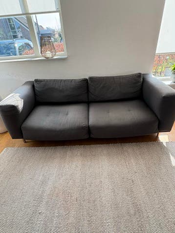 Grijze bank en fauteuil van Montel