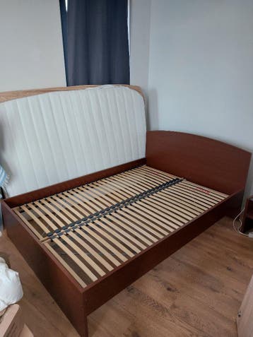 Houten IKEA bedframe (140x200) inclusief lattenbodems