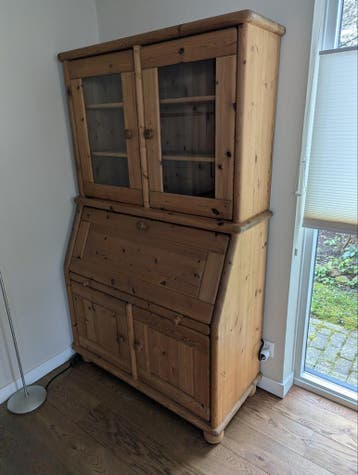 Gratis af te halen Grenen secretaire met vitrinekast