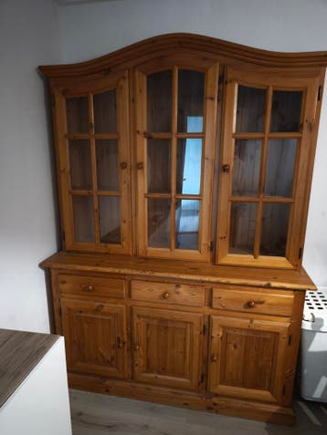 Grenen buffetkast met glazen deuren en lades