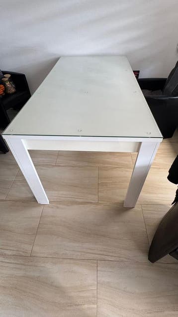 Salontafel en eettafel met glazen blad