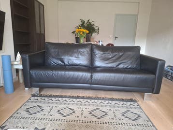 Ruim zwart leren bankstel van Montel.