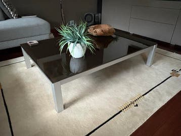 Mooie, moderne salontafel. In goede staat!