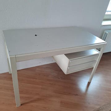 Houten bureau gratis