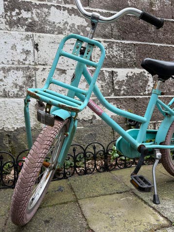 Leuke meisjesfiets met voordrager - Vintage look