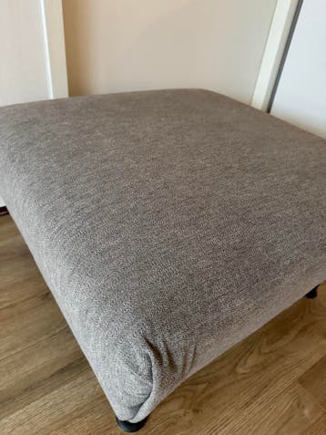 Stijlvolle poef - ideaal als bijzettafel of extra zitplek