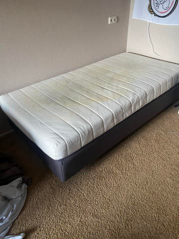 Eenpersoonsbed met matras