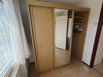 Kledingkast 200x180x65 cm met spiegel en hangruimte