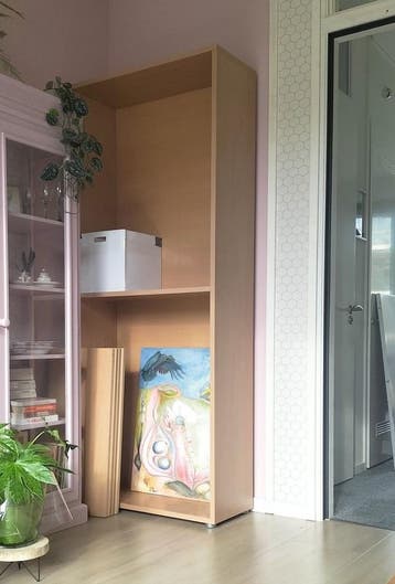 Boekenkast 222*90*42 met vijf planken, hout, in Ede.